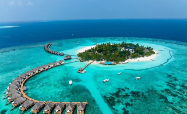 TraveloLuxe – Maldives Dream Escape: Overwater Luxury & Private Sands (8D/7N)